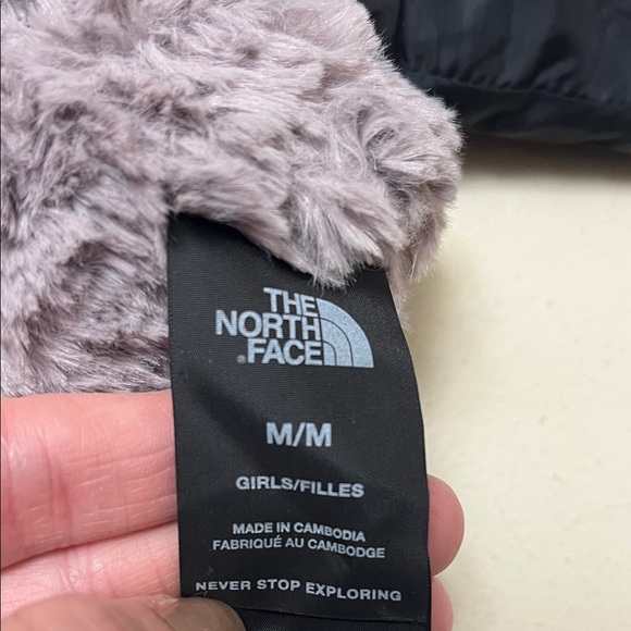 Girls The North Face Black Quilted Gloves with Gray Fur - Picture 3 of 5